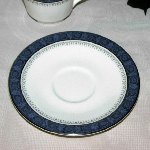 4 ROYAL DOULTON SHERBROOKE Fine Bone China Cups & Saucers H5009 Teacups lot #2 - Picture 4 of 6